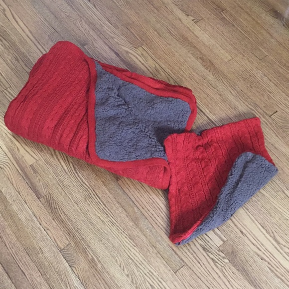 Red cable knit throw and pillow cover - Picture 1 of 5